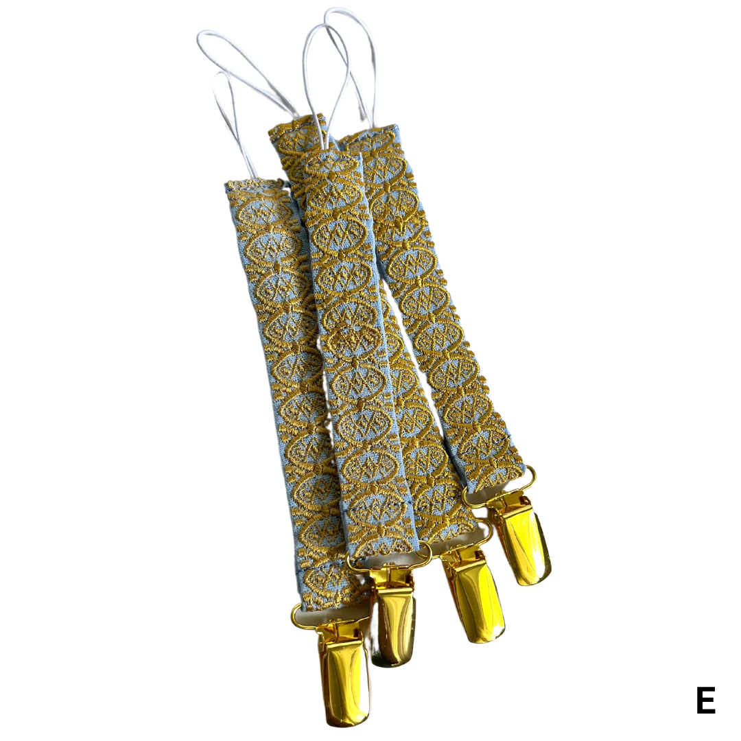 Zarquillas Embroidered Clip