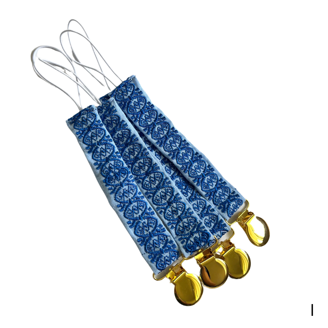 Zarquillas Embroidered Clip